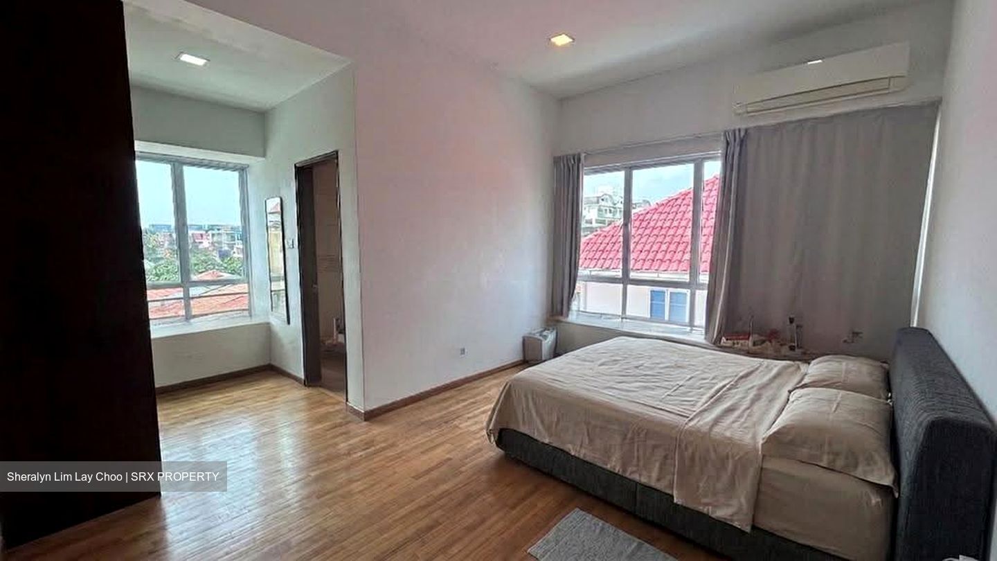 Leith Road (D19), Semi-Detached #611248391